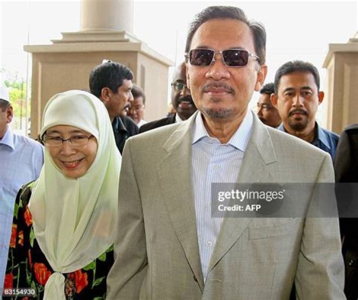 Anwar Ibrahim Wife: Who is Wan Azizah Wan Ismail?