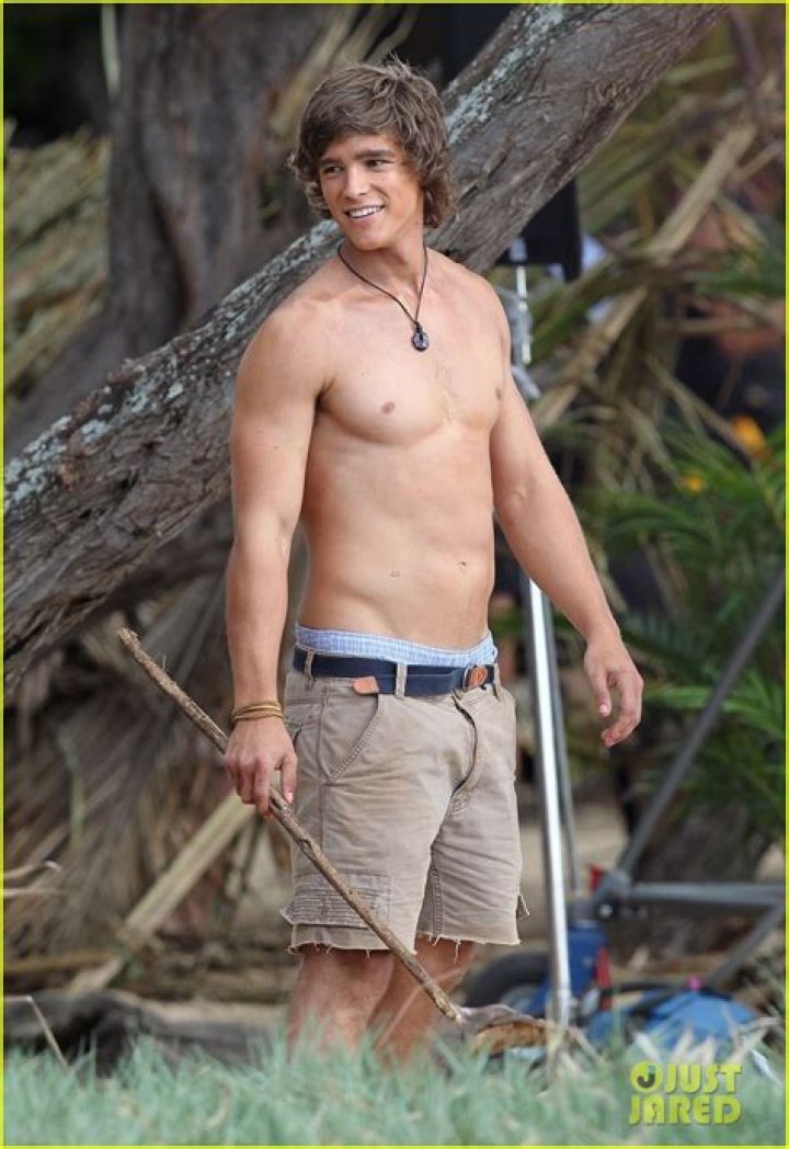Brenton Thwaites: dating, net worth, tattoos, smoking & body facts