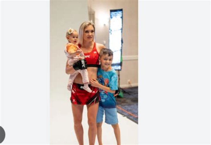 Does Holly Holm have children?