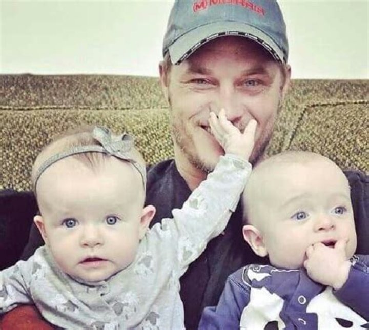 Does Travis Fimmel Have Children?