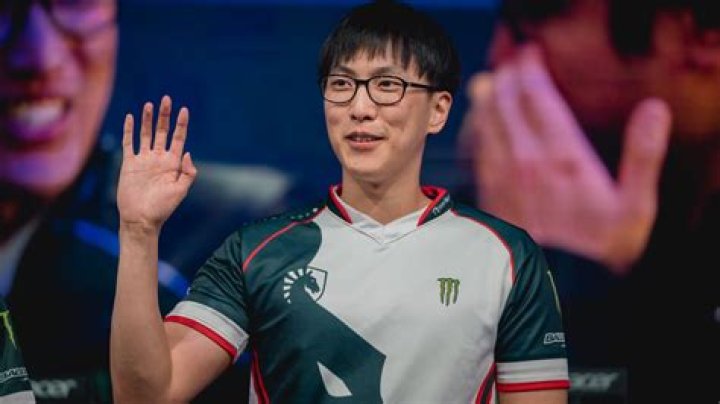 Doublelift (League of Legends) Wiki, Bio, Age, Height, Weight, Girlfriend, Net Worth, Career, Facts