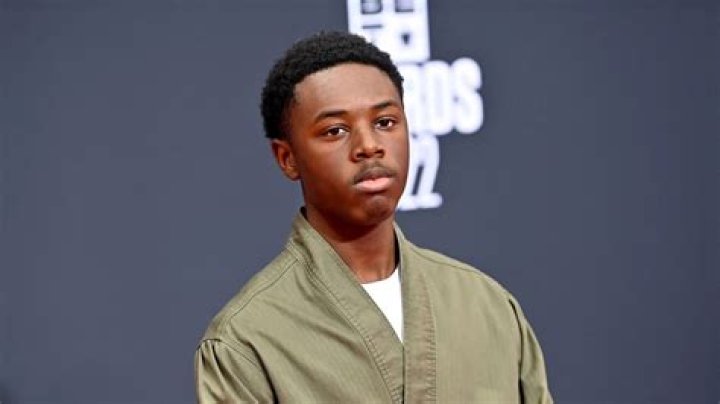 How old is Alex Hibbert from The Chi? Biography,Wiki, Age, Height, Sister, Parents