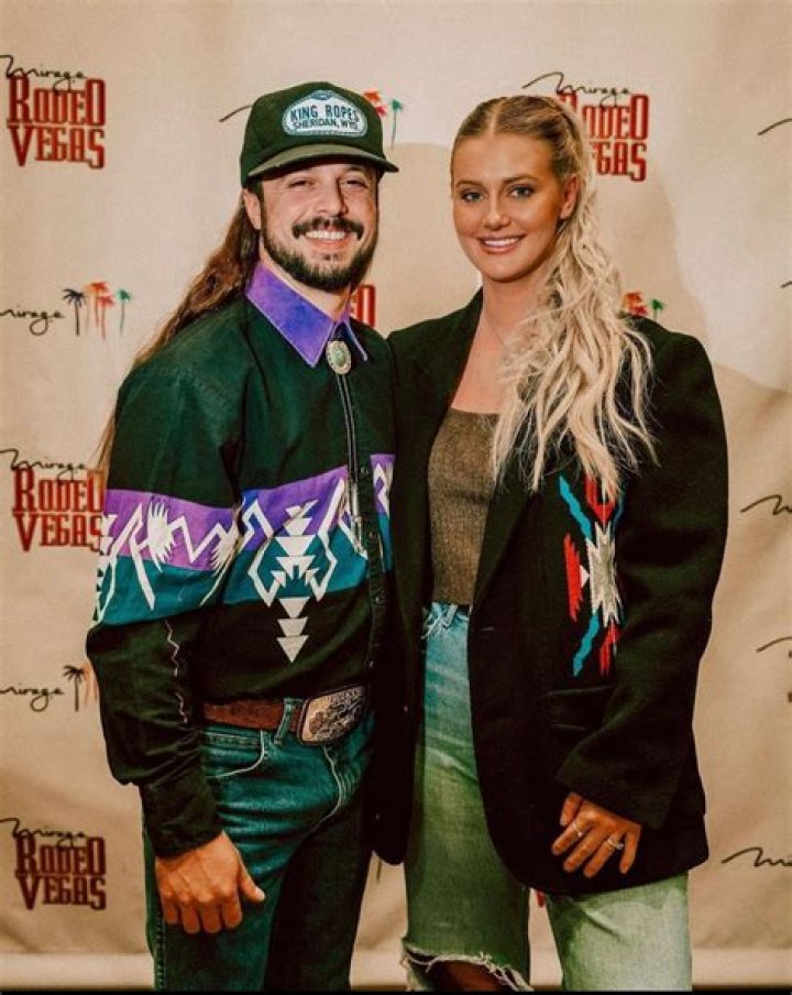 Ian Munsick Wikipedia And Girlfriend: Who Is He Dating?