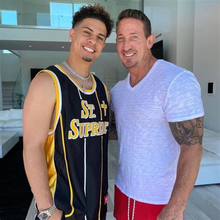 Inside The Life of famous Youtuber Austin McBroom: Biography,Net Worth & more