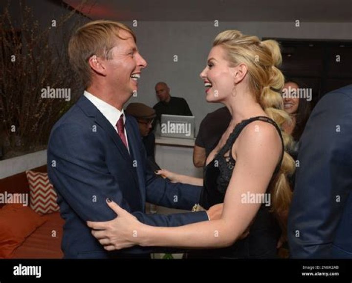 Is Jack Mcbrayer gay or married? Who is his wife or partner?