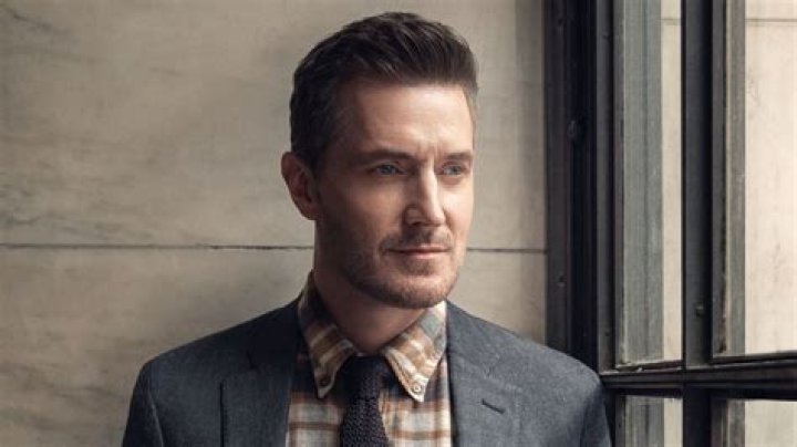 Is Richard Armitage Gay? The Obsession Star’s Sexuality Revealed!
