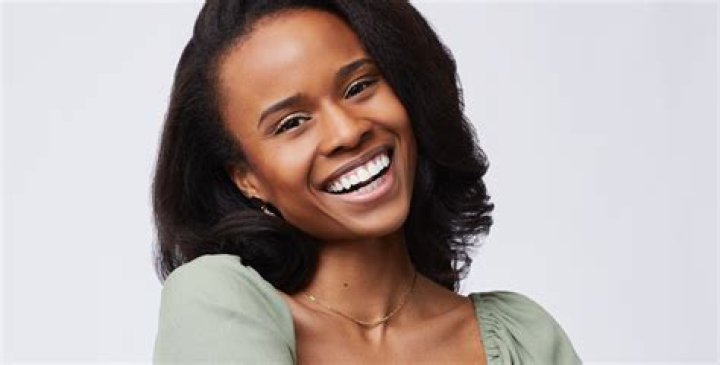 Ivana Noble (Bachelor) Wiki, Age, Boyfriend, Family, Height, Hand Model, Ethnicity, Instagram
