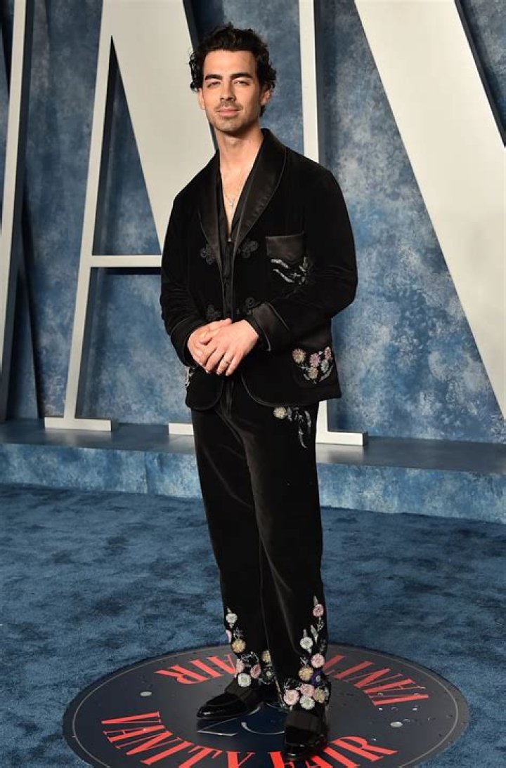 Joe Jonas Height, Weight, Age, Wiki, Biography, Net Worth, Facts