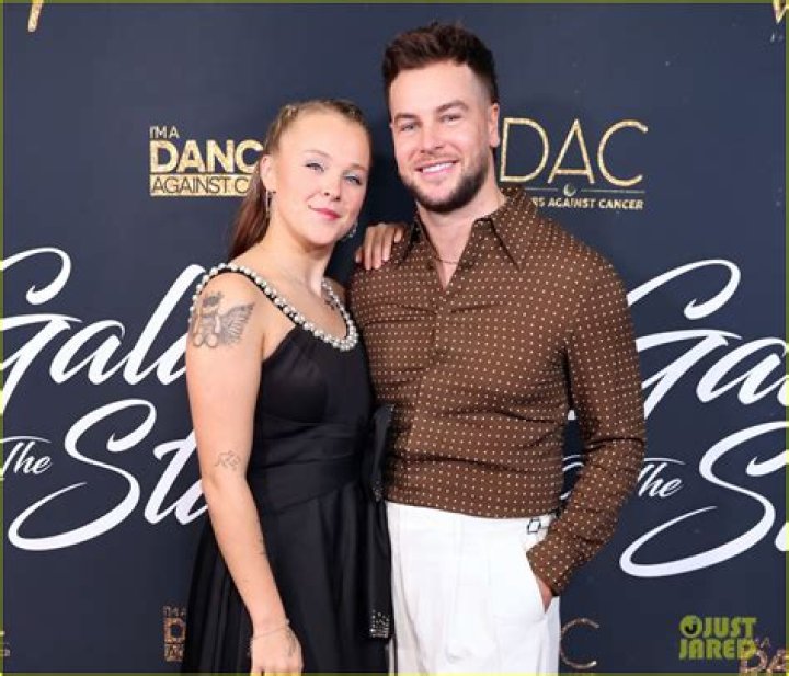 JoJo Siwa Boyfriend: Who is JoJo Siwa Dating?