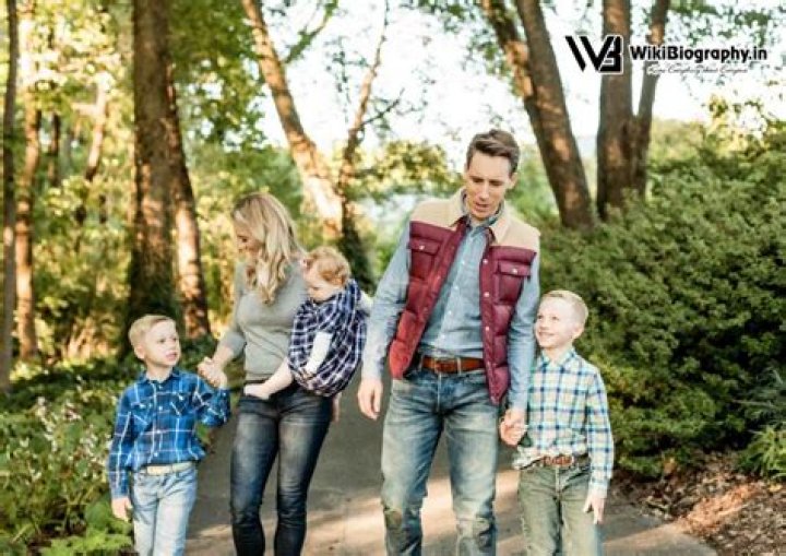 Josh Hawley Age, Height, Bio, Parents, Net Worth, Wife