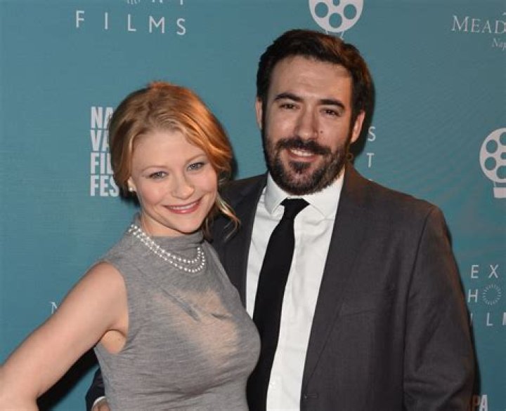 Josh Janowicz Bio, Wiki, Age, Height, Family, Wife, Emilie de Ravin, Net Worth and Movies