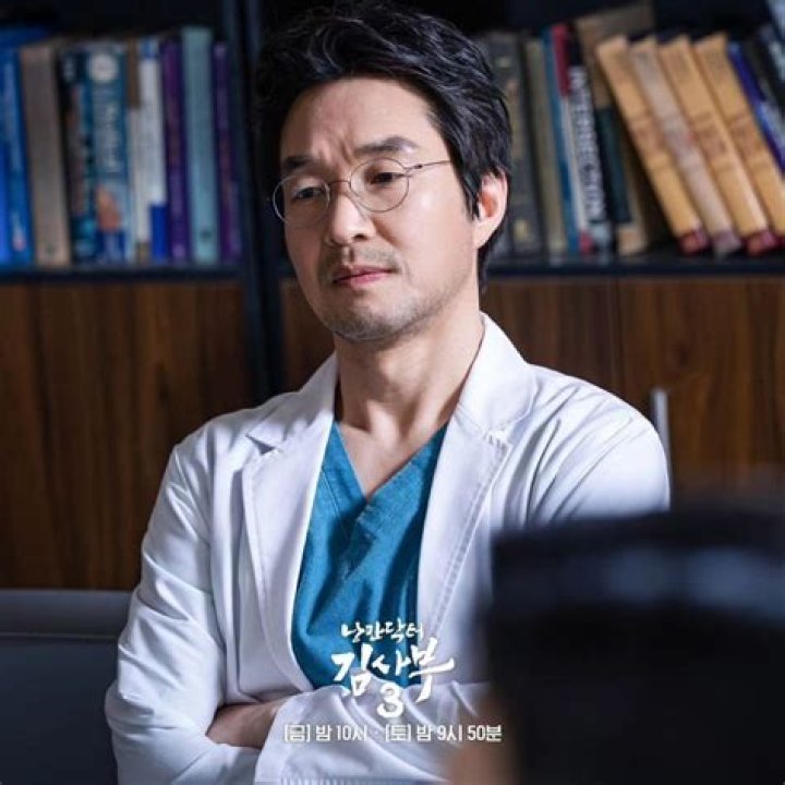 Lee Jong-suk Parents: Meet Lee Han-kyu