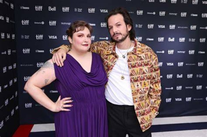Lena Dunham- Age, Net Worth, Height, Boyfriend, Career, Ethnicity
