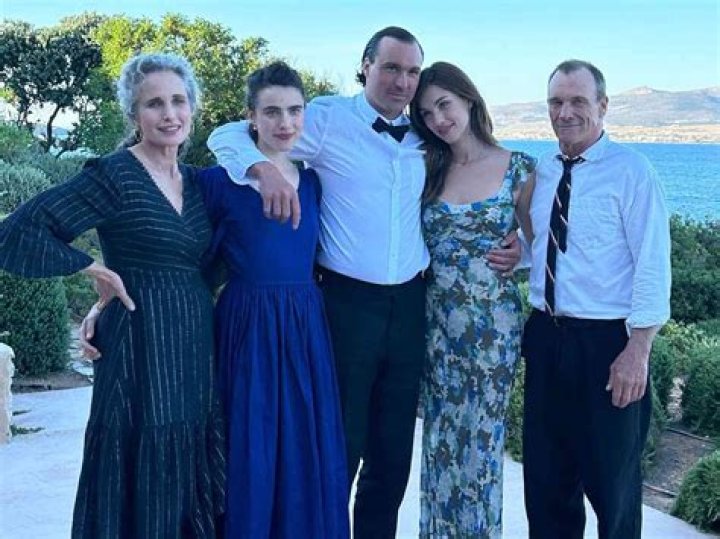 Margaret Qualley Bio : Early Life, Body, Boyfriend & Net Worth