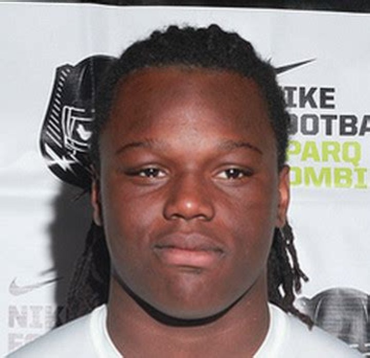 Marlon Davidson Net Worth, Salary, PFF, Young, Meme, As A Child, Draft, Contract
