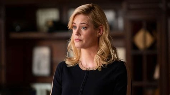 Meet actress Abigail Hawk from “Blue Bloods”: Biography, Net Worth & more