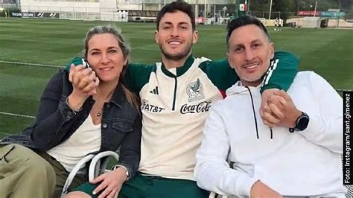 Meet Santiago Giménez's Parents