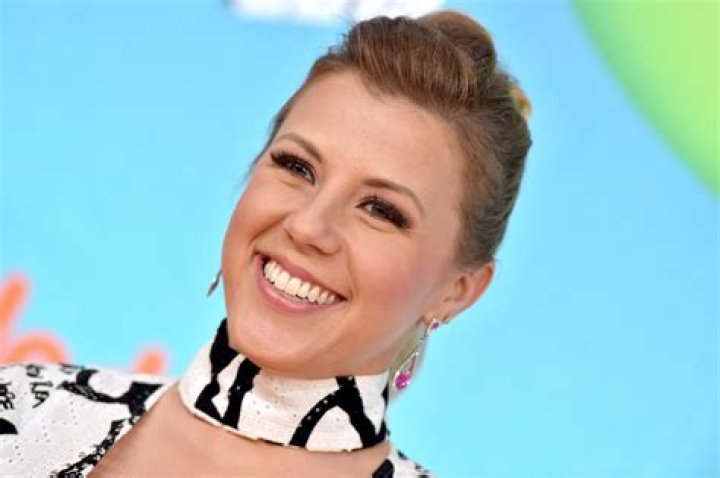 What is Jodie Sweetin’s Net Worth: Biography, Net Worth & more
