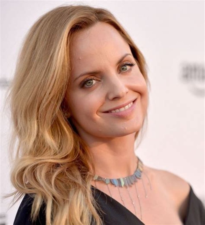 What is Mena Suvari’s Net Worth: Biography,Net Worth & more