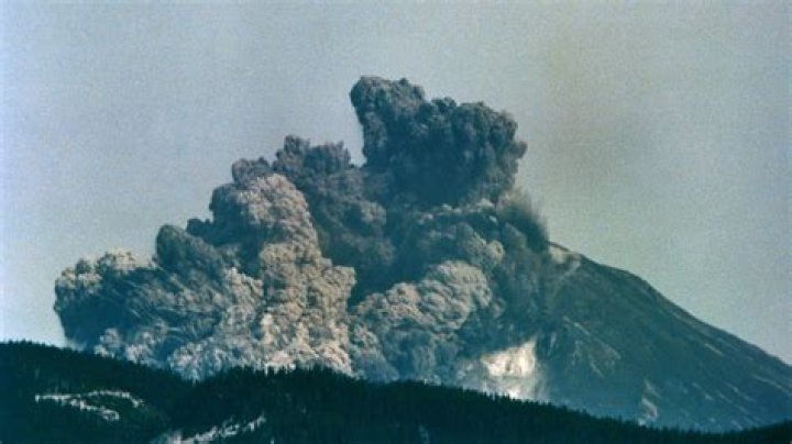 What type of eruption did mount hood have