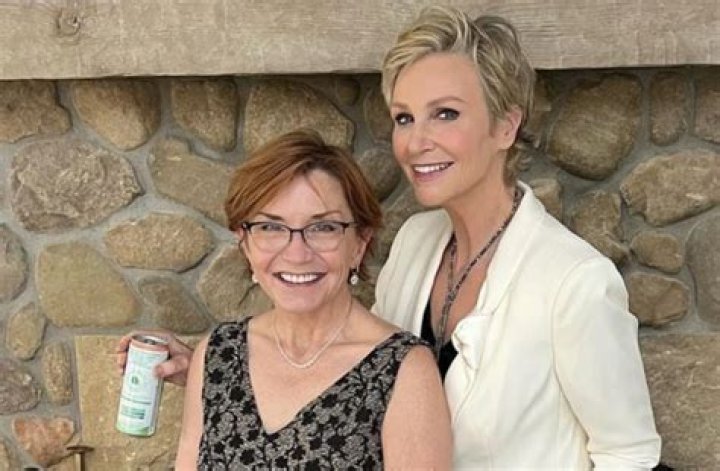 Who is Jane Lynch’s Wife Jennifer Cheyne?