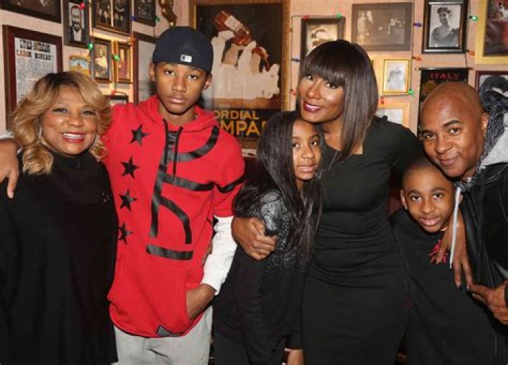 Whose daughter is Ashlee Braxton?
