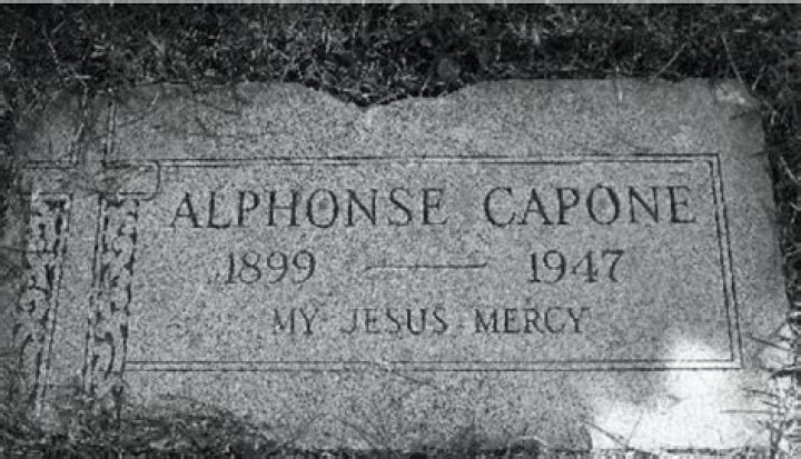 Why is Al Capone so famous? Where is Al Capone buried?