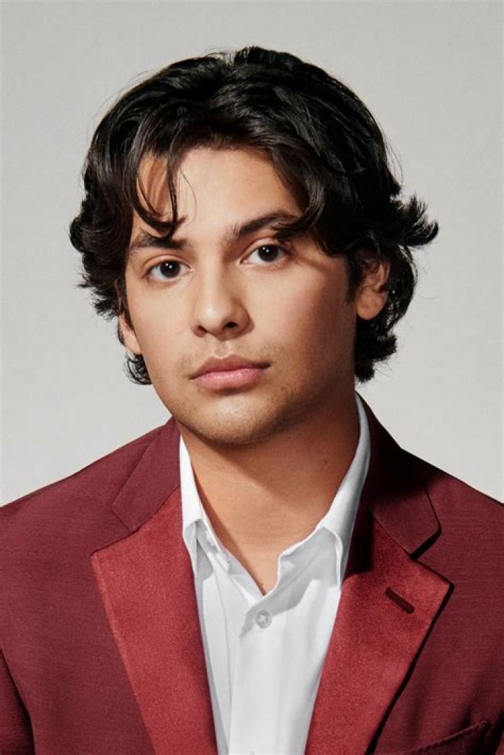 Xolo Maridueña Race: Is Xolo Maridueña Hispanic? Cobra Kai Actor’s Height, Pronunciation, Wife & More Details!
